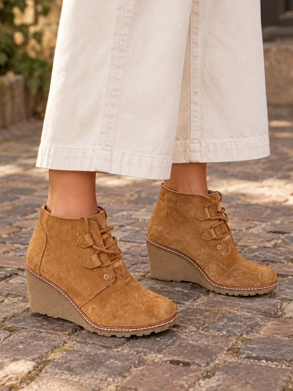 Toms Desert Wedge Suede Bootie in Wheat | Lace up Tie |Size 6.5